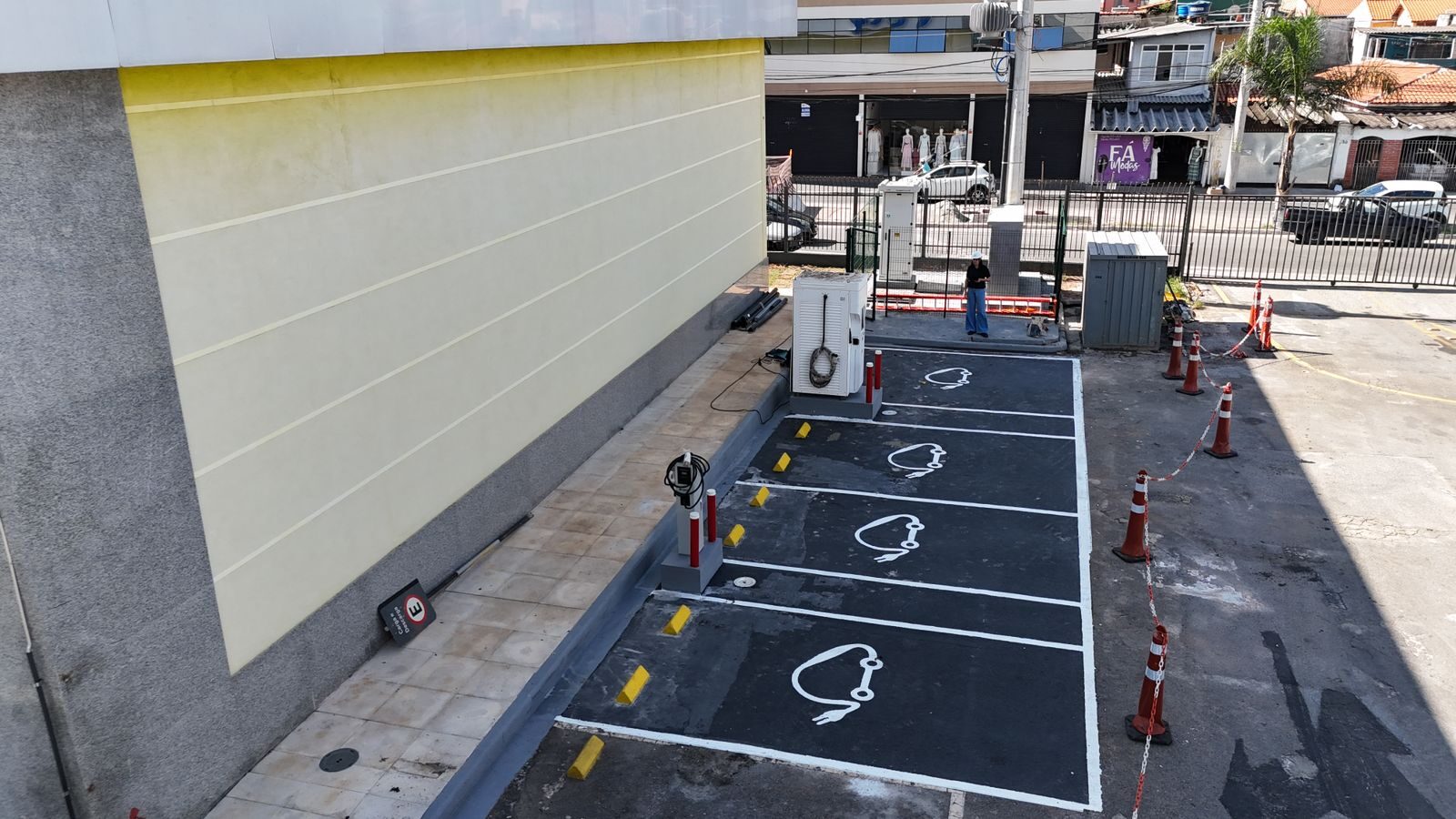 Hub de recarga · 150 kW DC + 50 kW AC